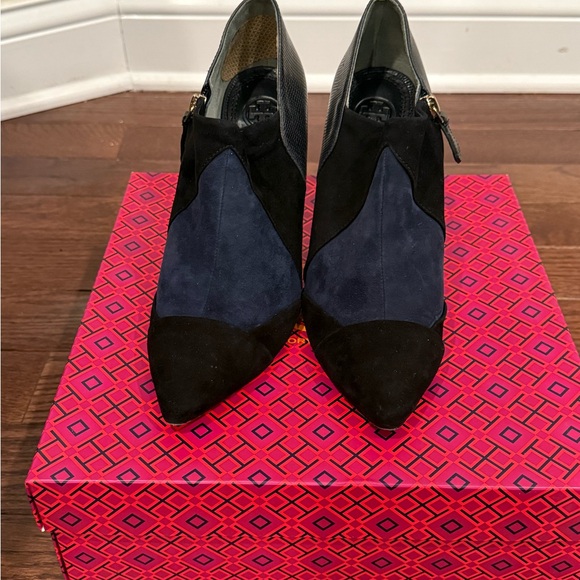 Tory Burch Black and Navy leather and Suede Heeled Booties Size 9.5M - Picture 2 of 9
